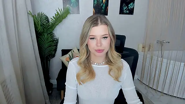 FollowLovee's cam snapshot