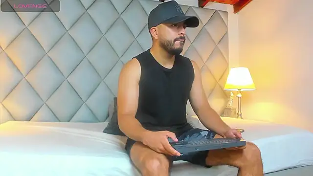 AaronVegaa's cam snapshot