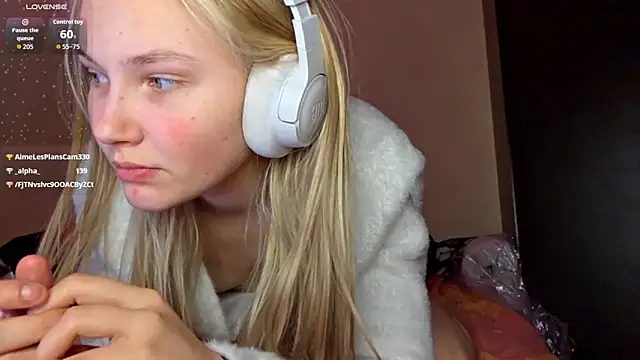 KarinRobertson live sex cam