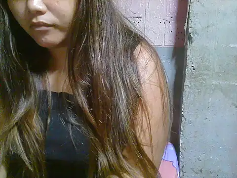 Creamsweetpussy28's cam snapshot