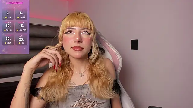 adhalee_js's cam snapshot