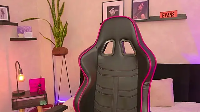 EmmyEvans1's cam snapshot