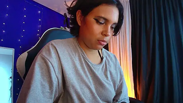 Emmapark_'s cam snapshot