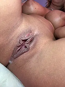 KirstieVegas live sex cam