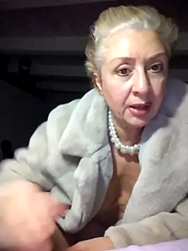 divinaerotica's cam snapshot