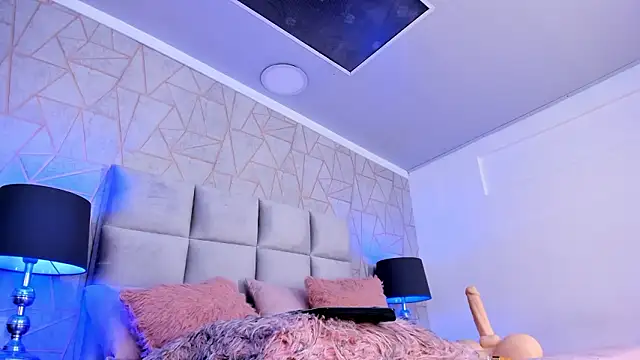 Yara_Bliss_'s cam snapshot