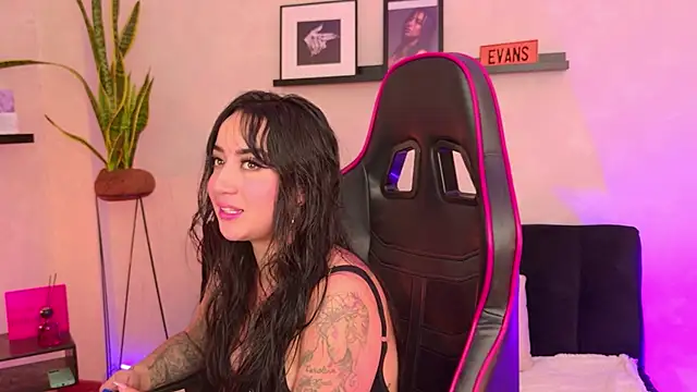 EmmyEvans1 live sex cam