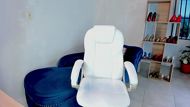 MissRhodes1's cam snapshot