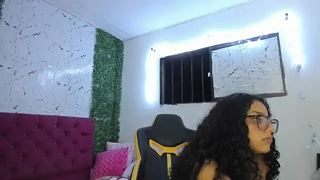 emily_stars1's cam snapshot