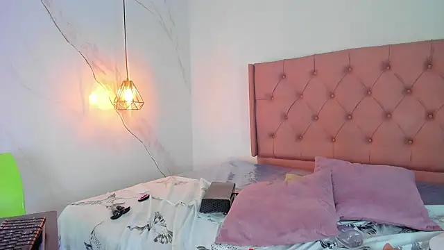 CHARLOTTEDOL's cam snapshot