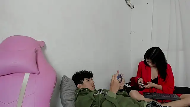 Laura_and_Kevin's cam snapshot