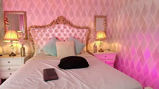 nela_moretti's cam snapshot