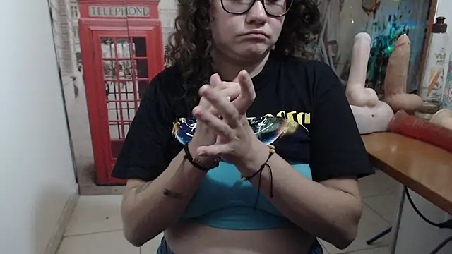 curly_greeneyed's cam snapshot