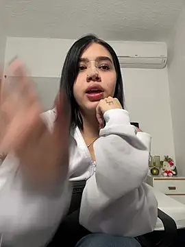 Lily_Woodz's cam snapshot