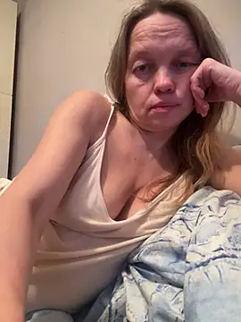 Suzanele's cam snapshot