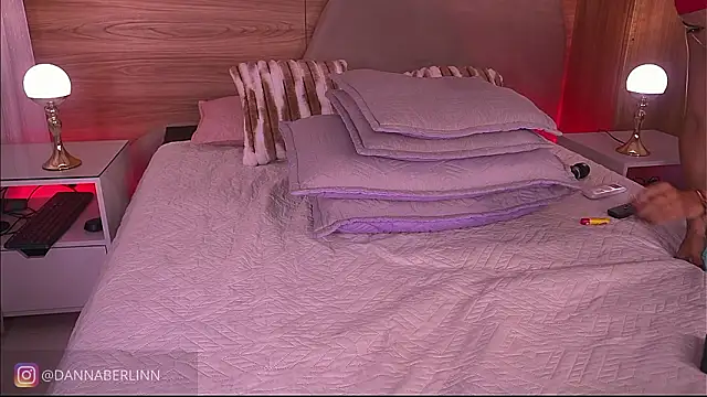 danna_berlin_'s cam snapshot