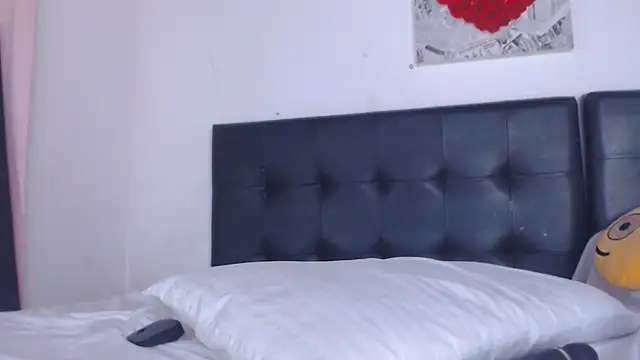 Amara_Red's cam snapshot