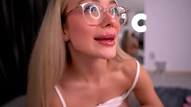 KylieJoyce's cam snapshot