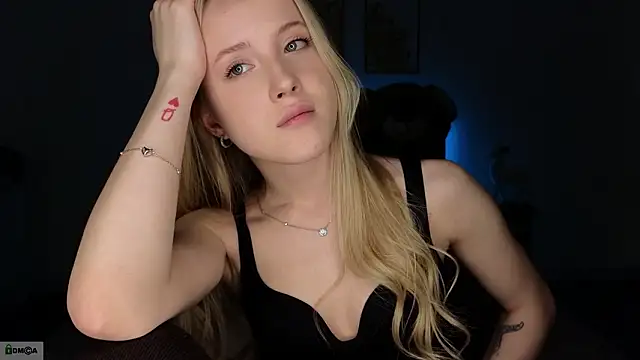 adele_armass's cam snapshot