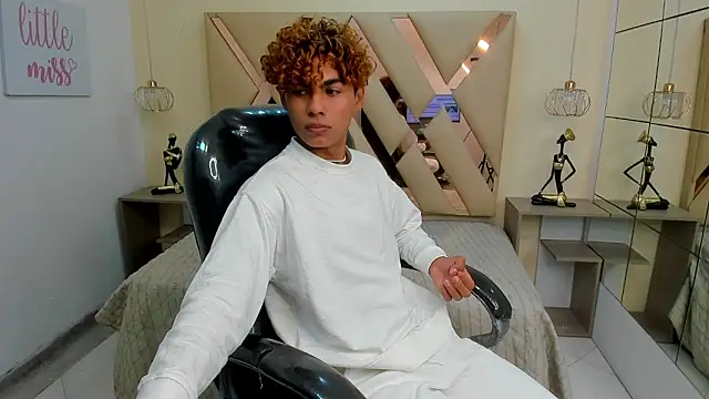 Anyelo_Twink live sex cam