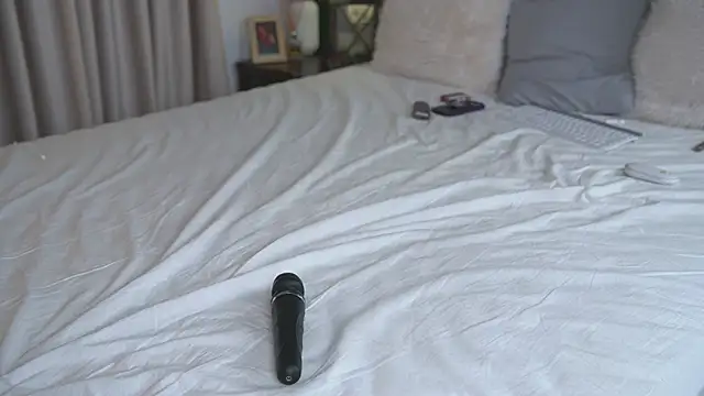 Alyonaqueen_ live sex cam