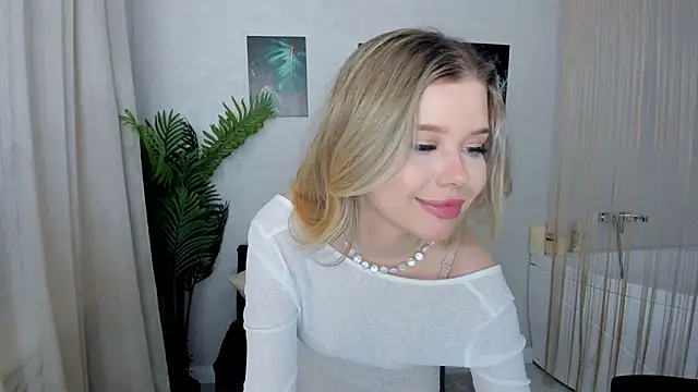 FollowLovee's cam snapshot