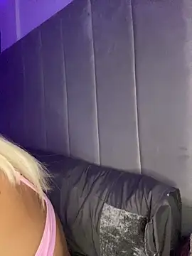 MaisieMae's cam snapshot