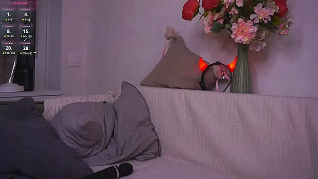 YvonneBou's cam snapshot