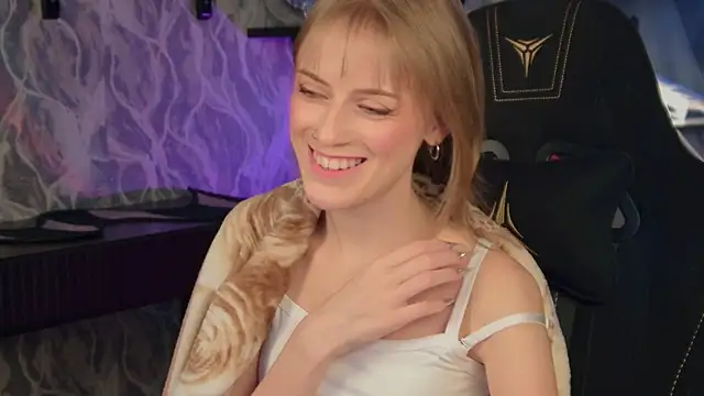 KiraMontoya live sex cam