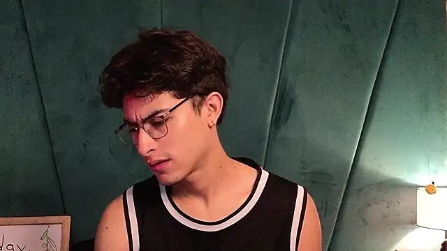 Aaron_Eze's cam snapshot