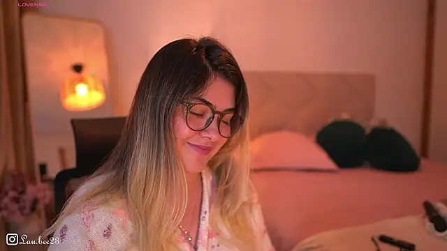 Lau_Bee live sex cam