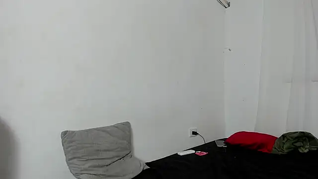 Laura_and_Kevin's cam snapshot