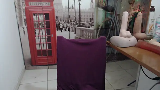 curly_greeneyed's cam snapshot