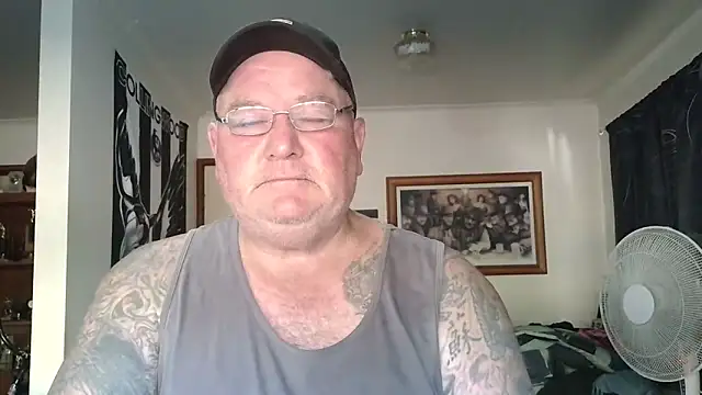 KINKYBLUEYES69's cam snapshot