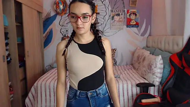 LinzyBaner's cam snapshot