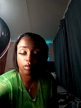 Queen-Chocolate's cam snapshot