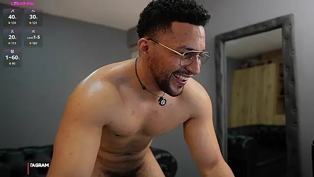 LoganMartinX live sex cam