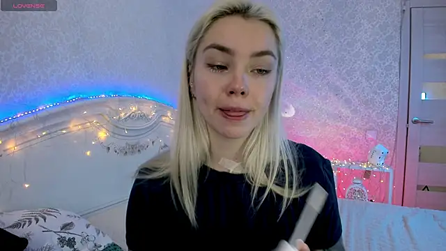 LillyMoure_'s cam snapshot