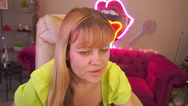 BellaLaPetit's cam snapshot