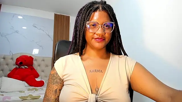 ZahraRose's cam snapshot