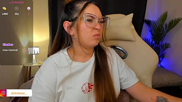 dakottaa_'s cam snapshot