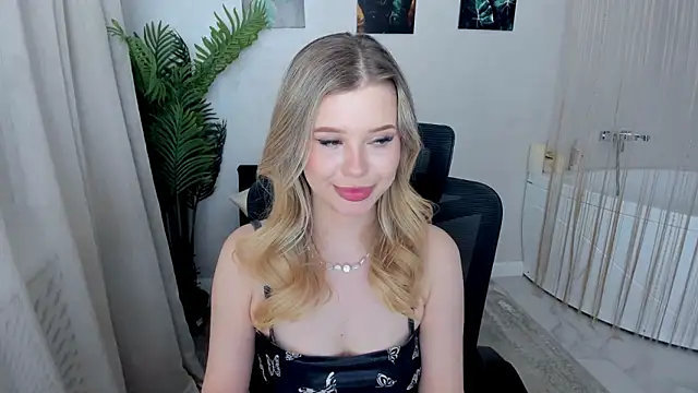 FollowLovee's cam snapshot