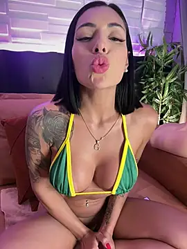 LunahMiller live sex cam