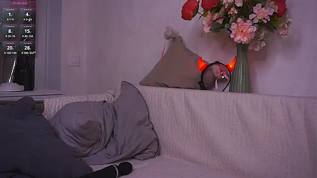 YvonneBou's cam snapshot