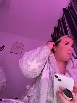 KatieCeexx live sex cam