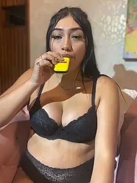 Georgia_Pink's cam snapshot