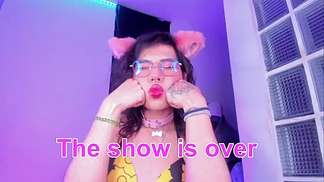 Sweet-SharoKitty live sex cam