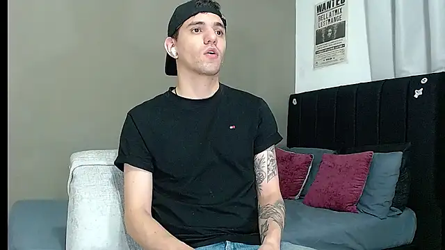 Matteo12_ live sex cam