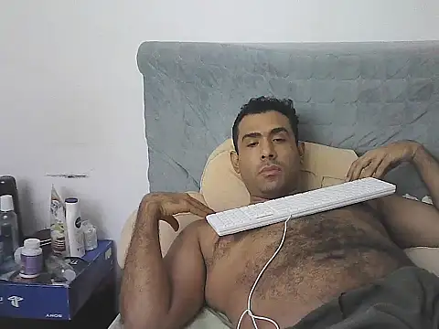 AlphaLatinoBear live sex cam