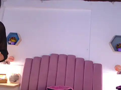 katiamoree's cam snapshot